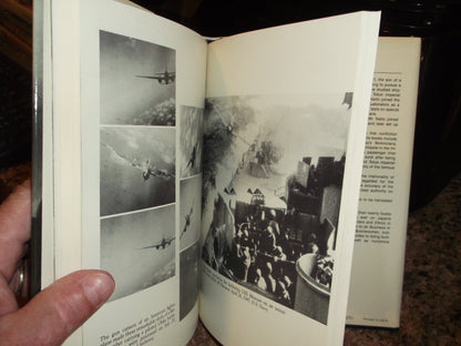 Thunder Gods: The Kamikaze Pilots Tell Their Story (English and Japanese Edition)