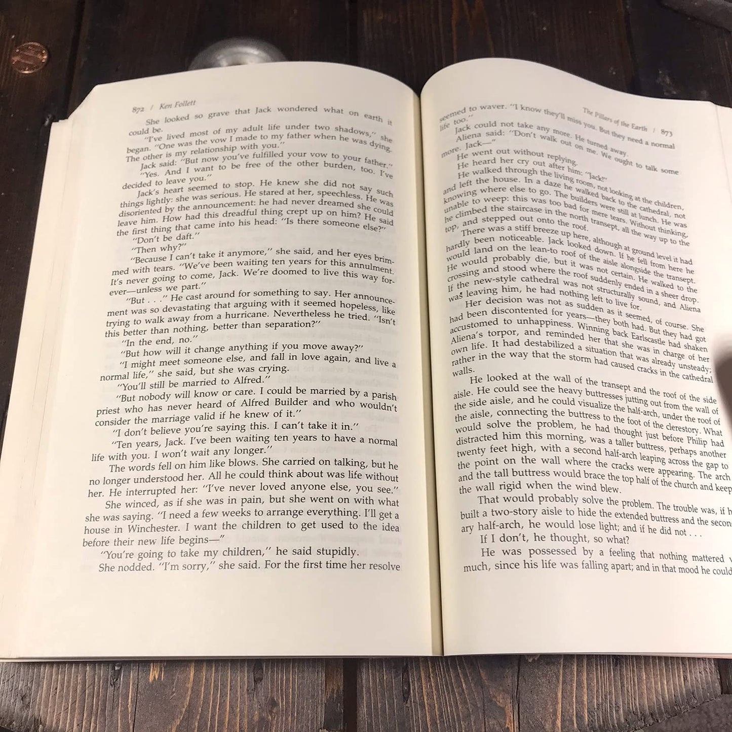 Stock Photo the Pillars of the Earth (Deluxe Edition)