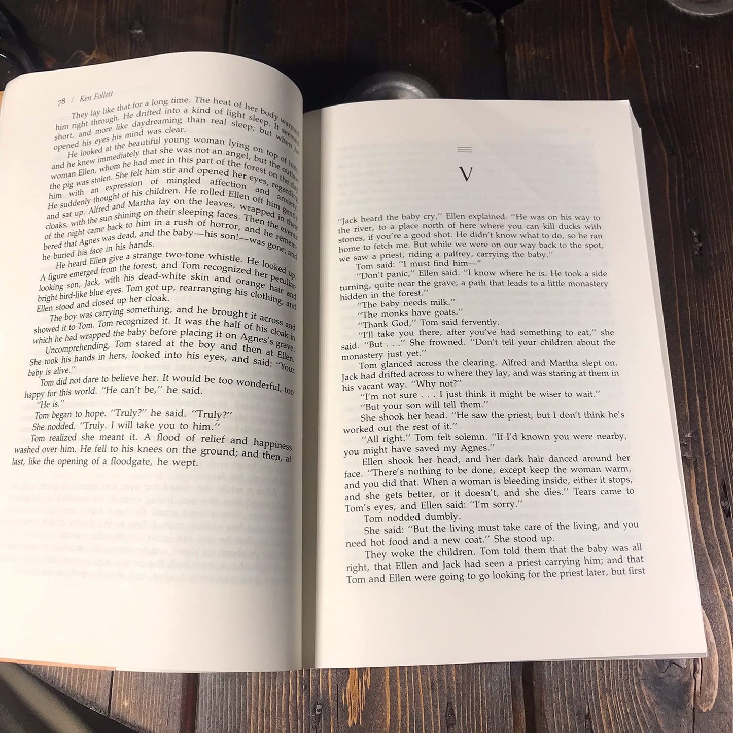 Stock Photo the Pillars of the Earth (Deluxe Edition)