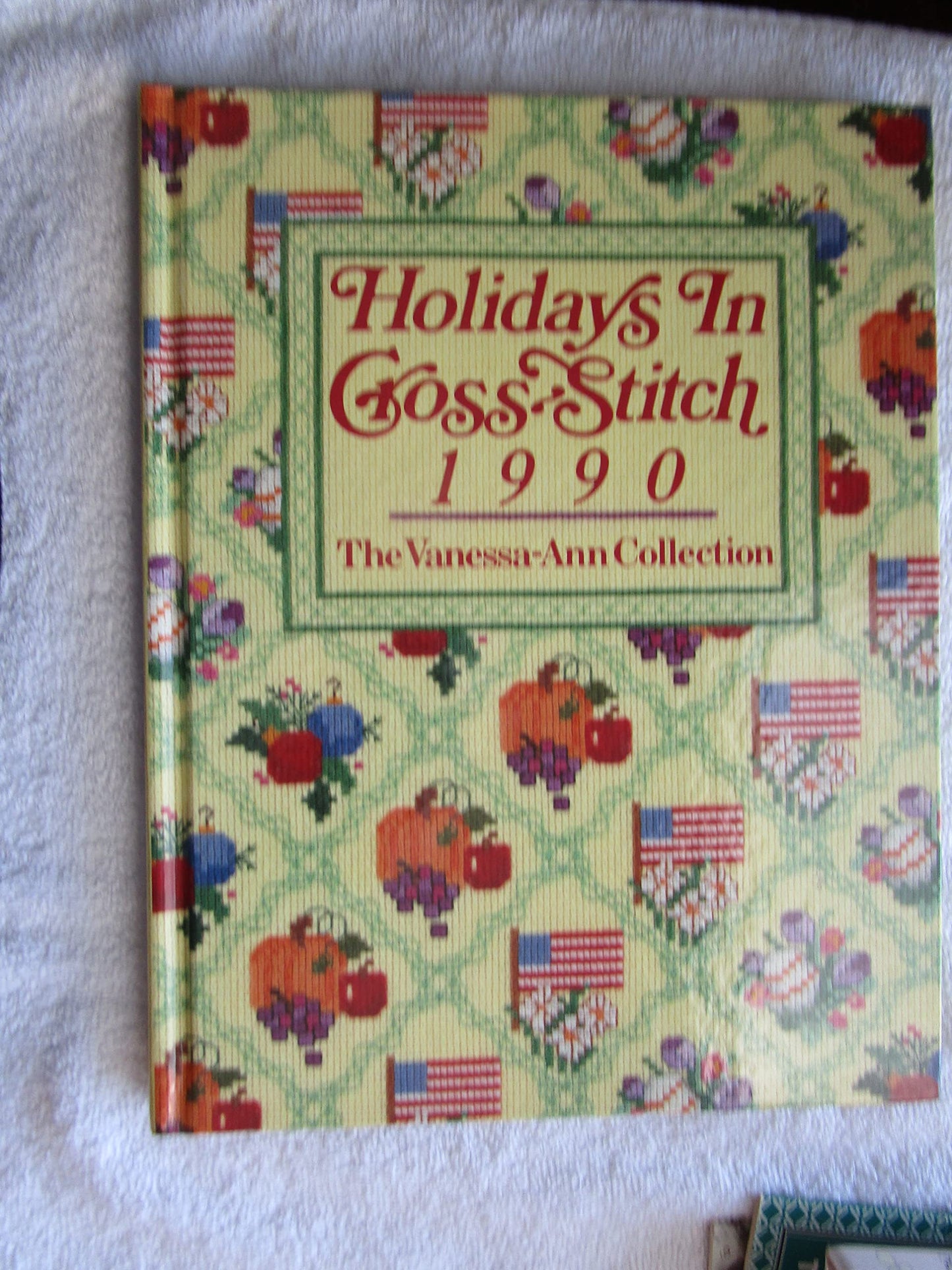 Holidays in Cross Stitch, 1990: The Vanessa Ann Collection (VANESSA ANN'S HOLIDAYS IN CROSS-STITCH)
