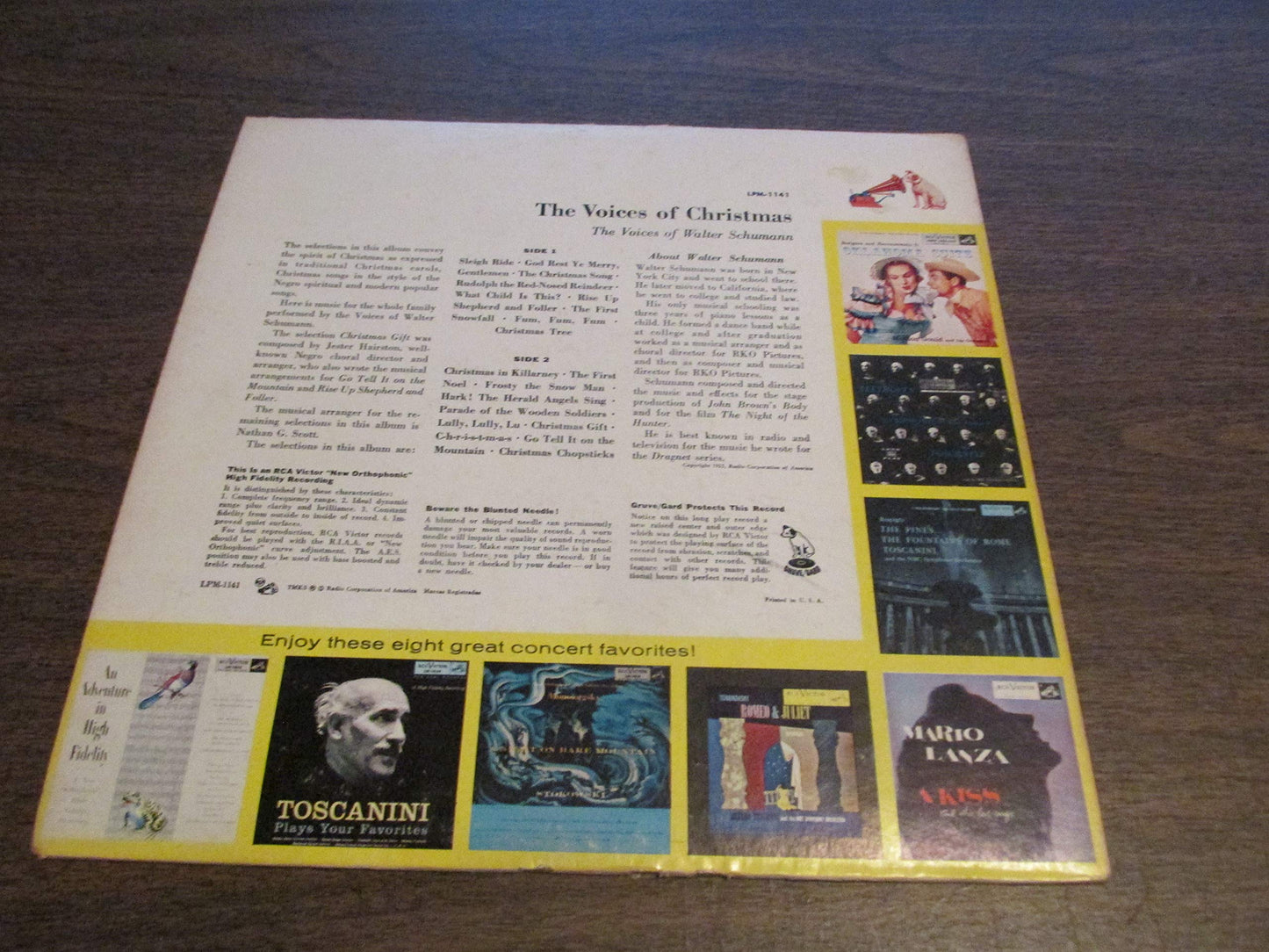 The Christmas Voices Of Walter Schumann [Vinyl LP] [Enhanced For Stereo]