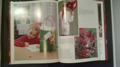 The Spirit of Christmas: Creative Holiday Ideas, Book 8