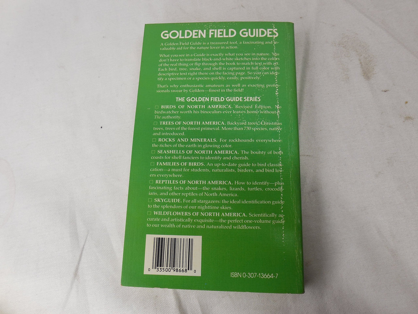 Wildflowers of North America: A Guide to Field Identification (The Golden field guide series)